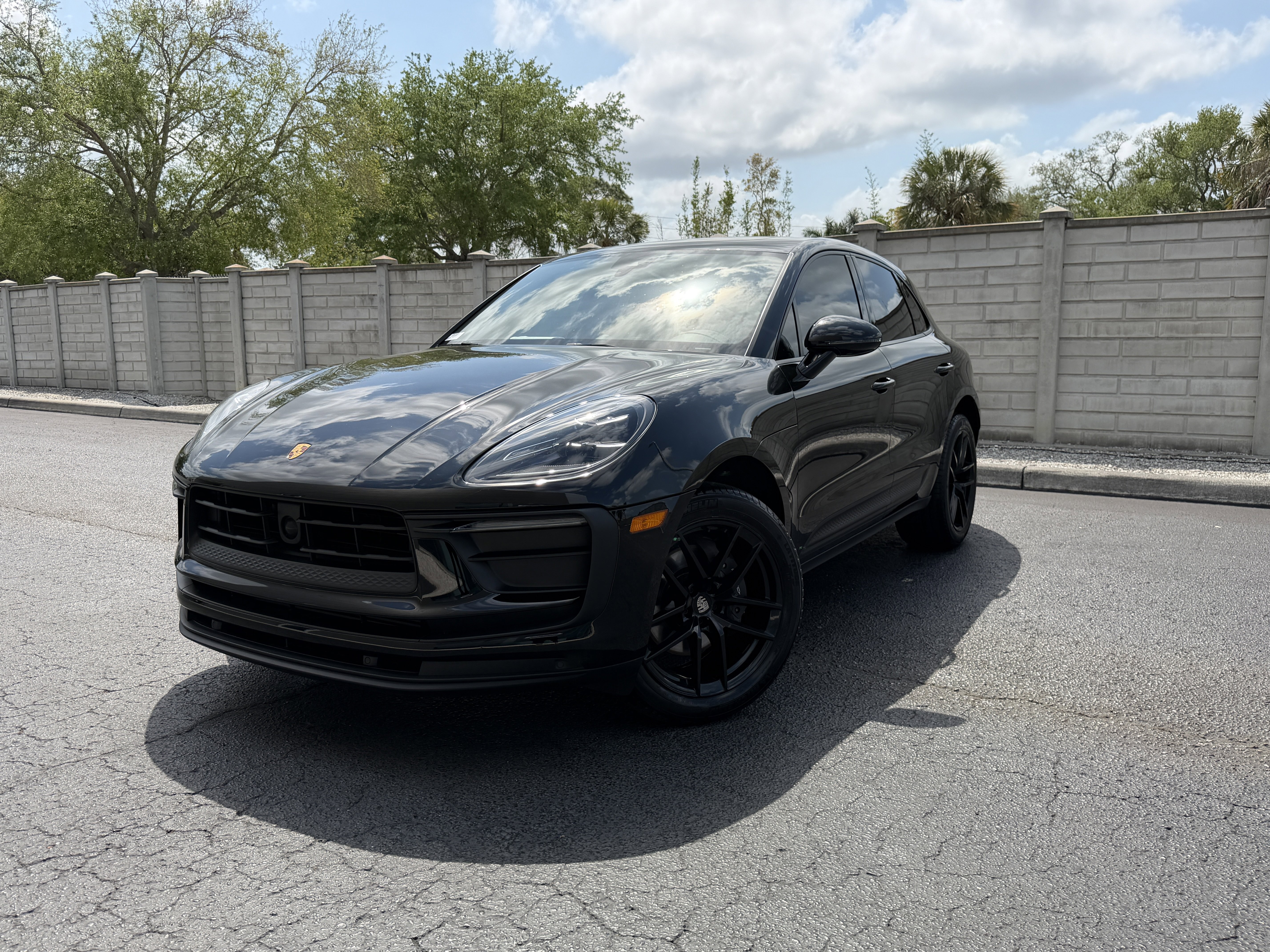 Certified 2024 Porsche Macan image 1