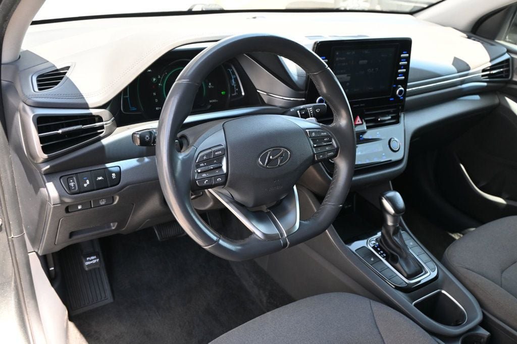 Used 2020 Hyundai Ioniq SE FWD image 5