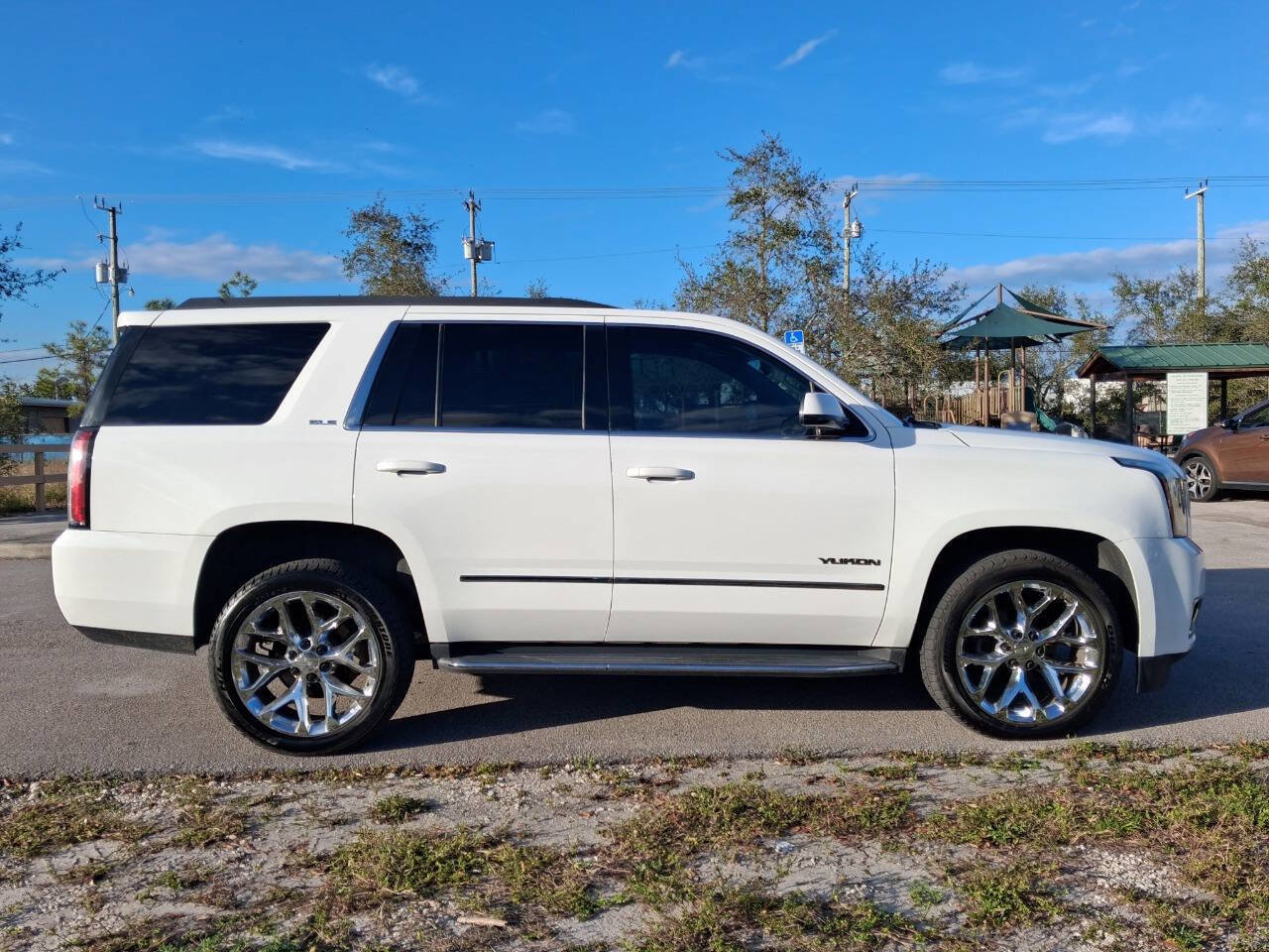 Used 2017 GMC Yukon SLE w/ Convenience Package RWD image 5