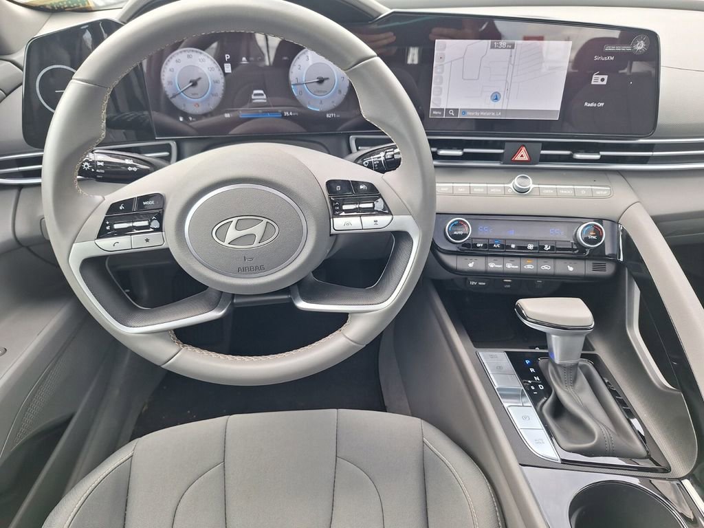 Used 2025 Hyundai Elantra SEL image 22
