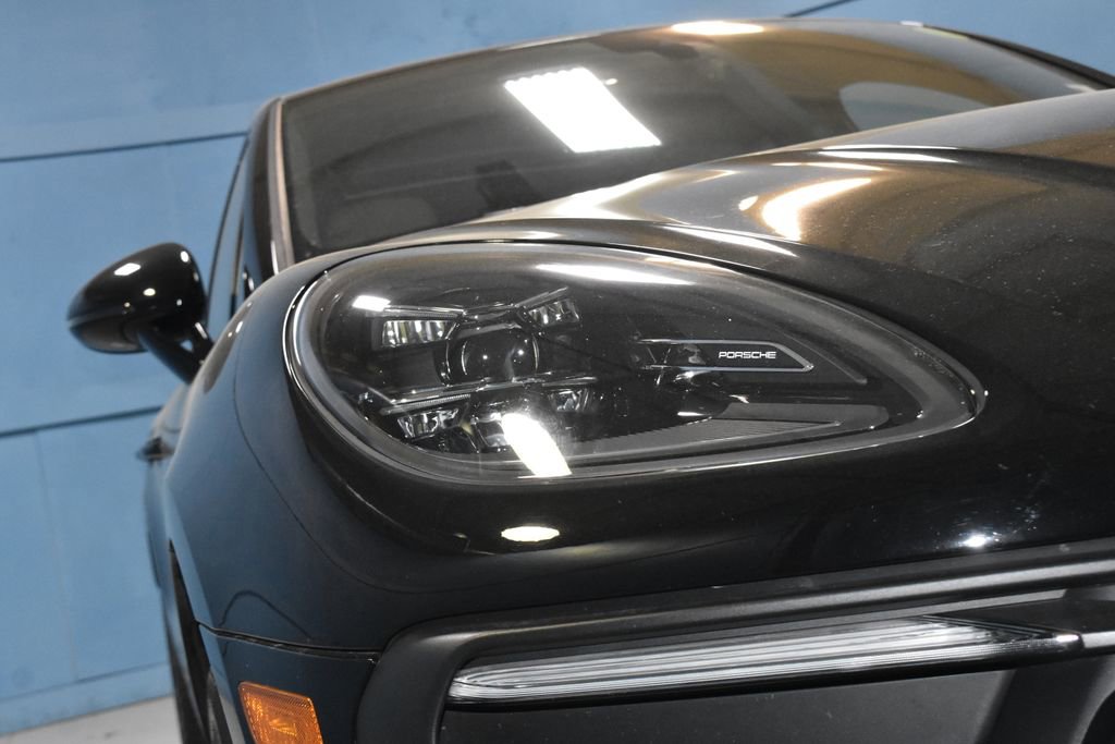 Used 2023 Porsche Macan Turbo image 28