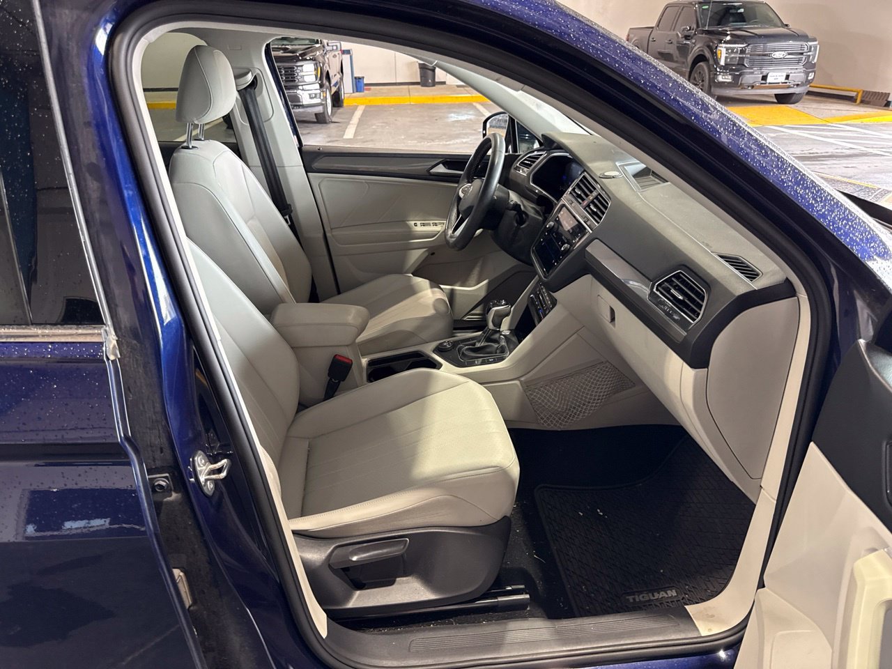 Used 2023 Volkswagen Tiguan SE AWD/4WD image 14