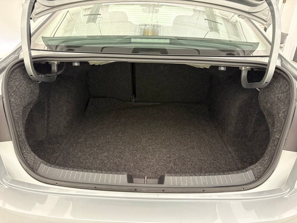 Used 2024 Volkswagen Jetta SE FWD image 41