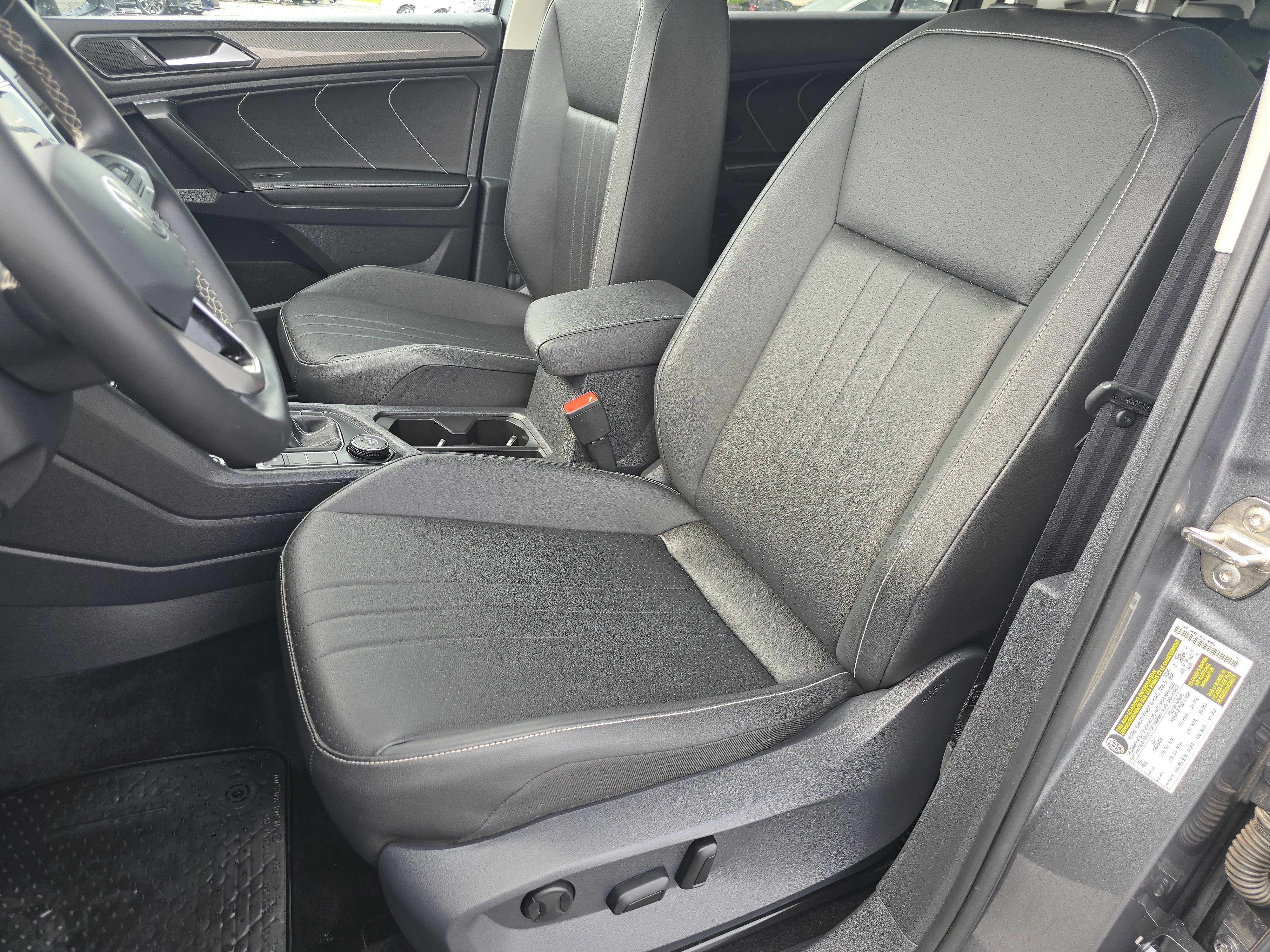 Certified 2023 Volkswagen Tiguan SE w/ Panoramic Sunroof Package AWD/4WD image 21