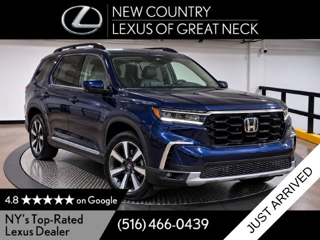 Used 2024 Honda Pilot Touring image 1