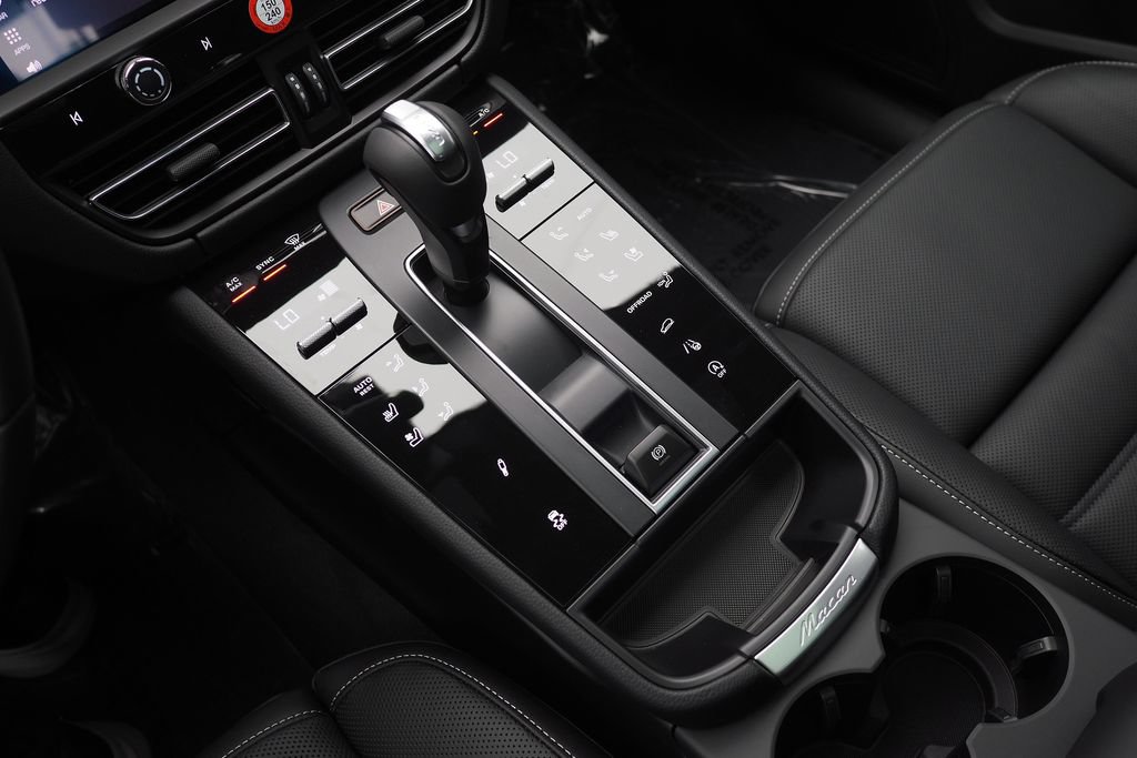 New 2026 Porsche Macan AWD/4WD image 23