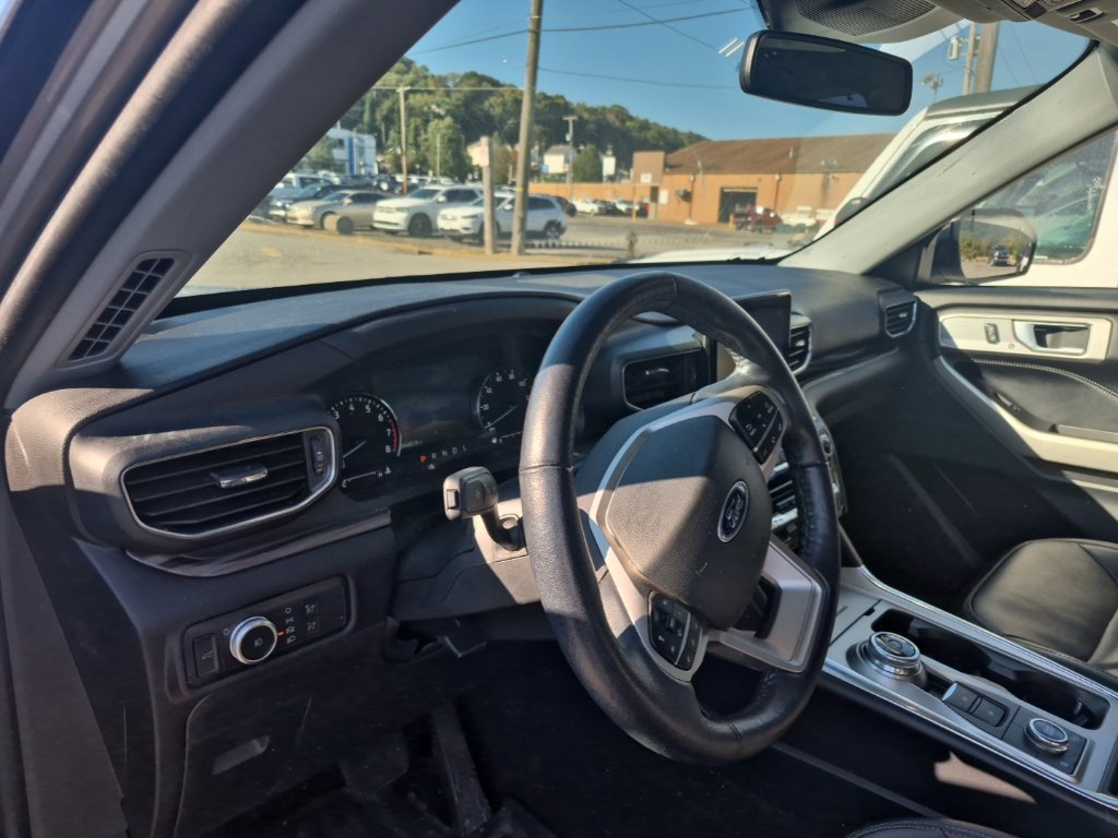 Used 2022 Ford Explorer Limited AWD/4WD image 10