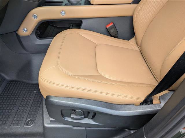 New 2026 Land Rover Defender 110 X-Dynamic SE image 4