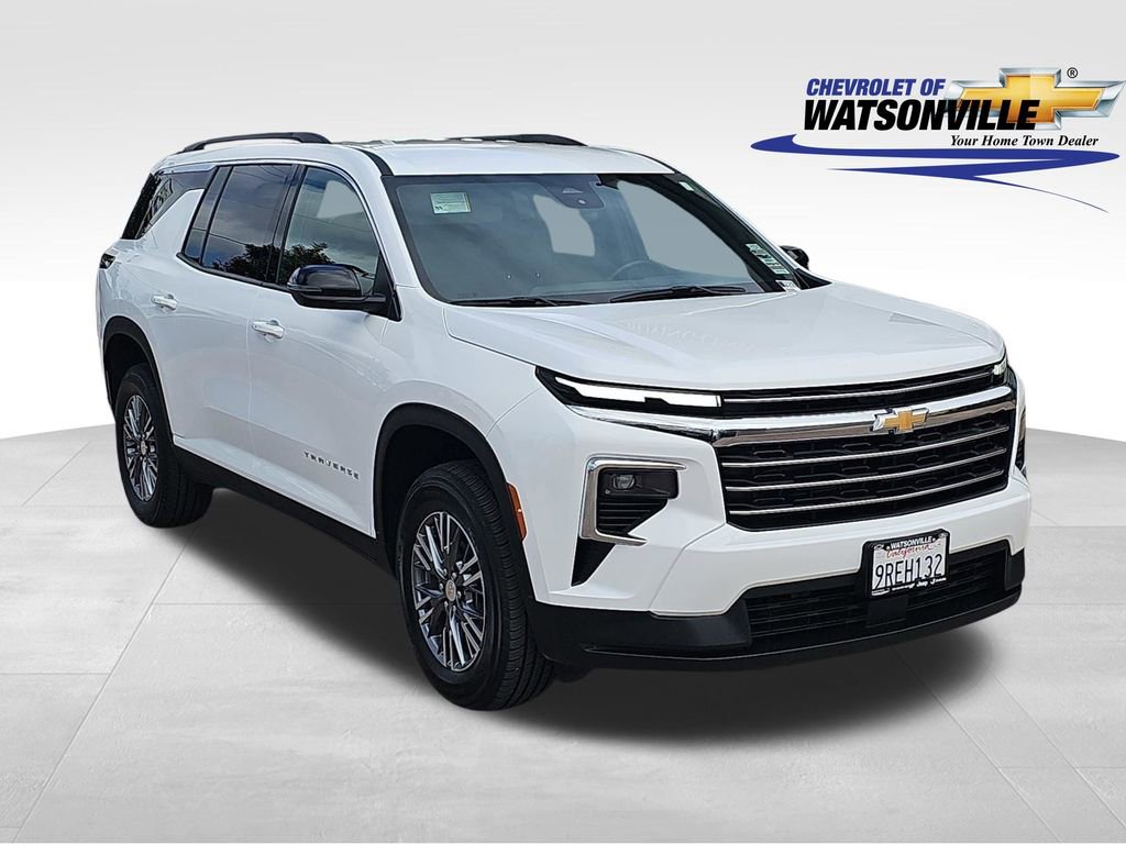 Used 2025 Chevrolet Traverse LT FWD image 1