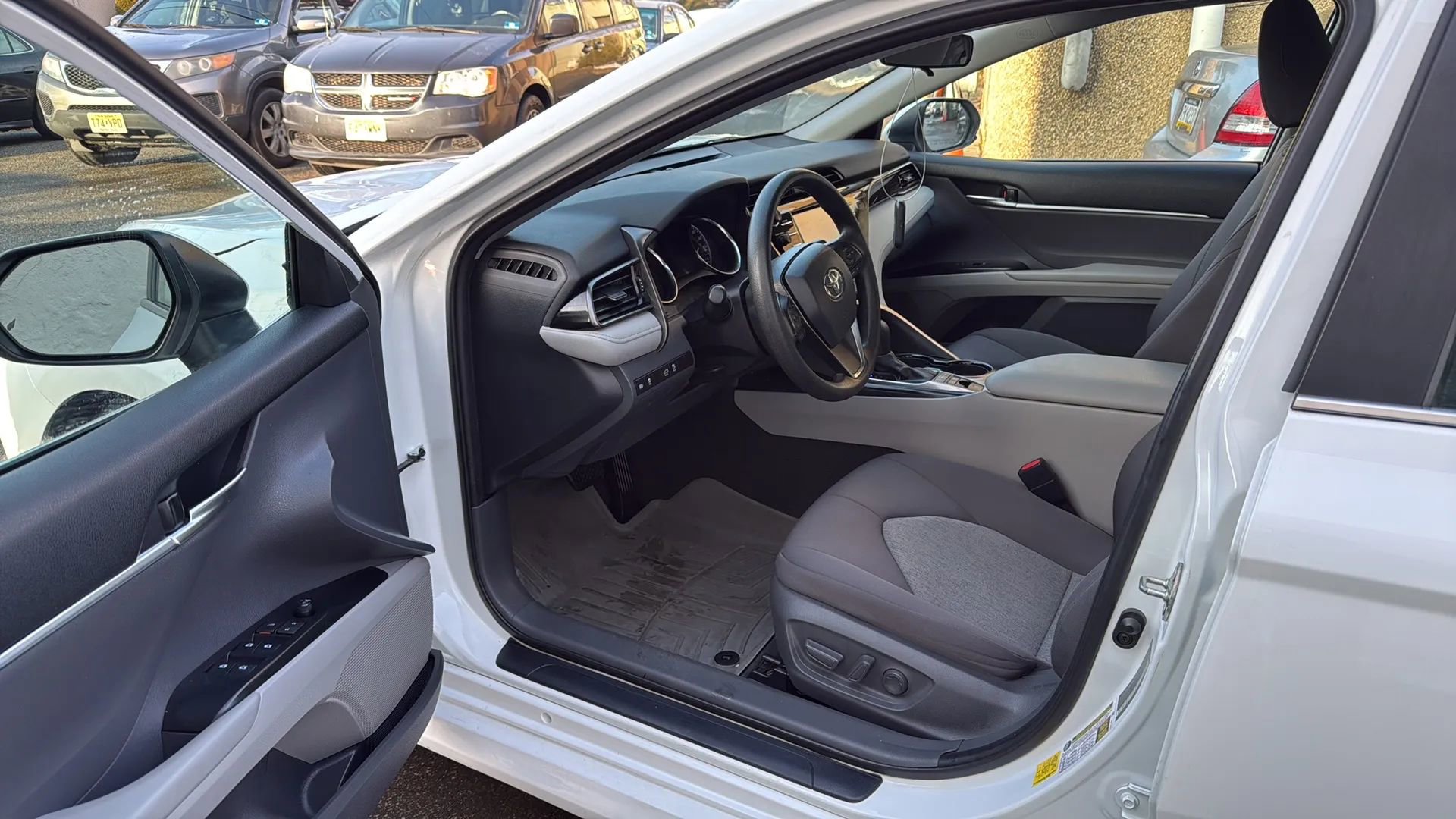 Used 2020 Toyota Camry LE image 23