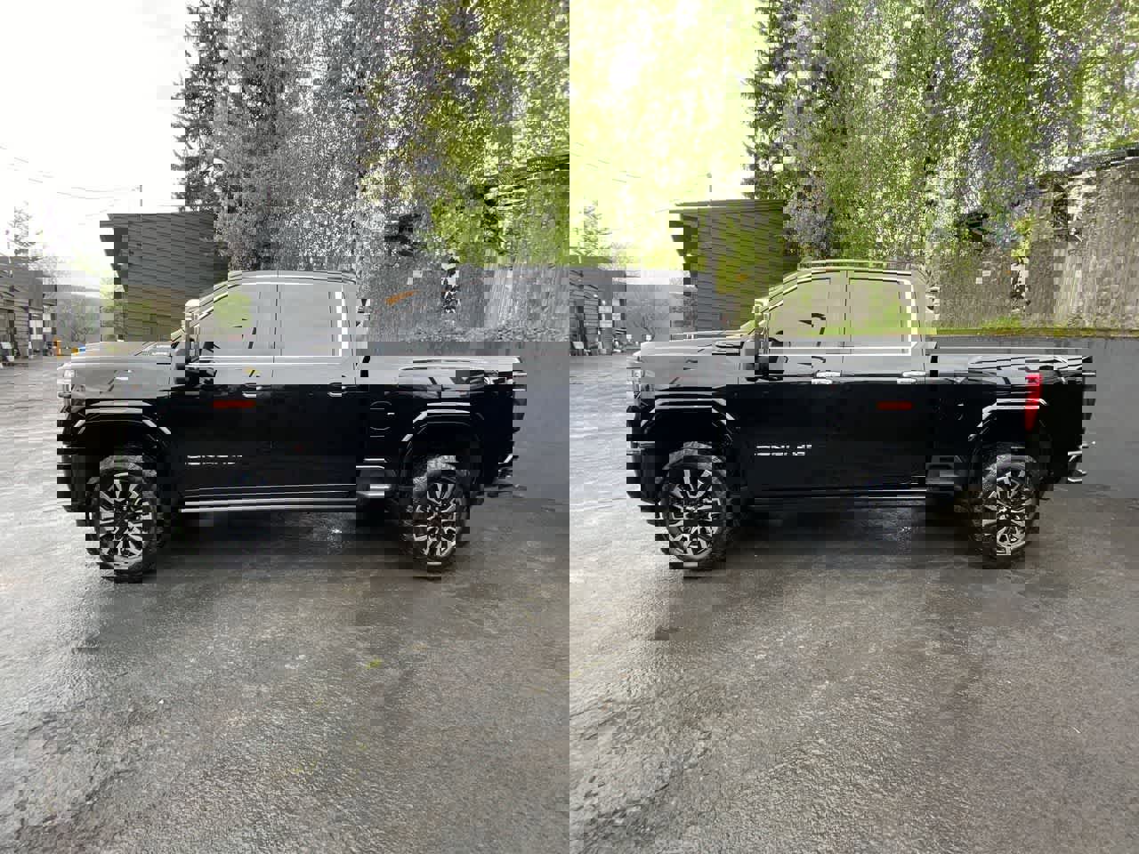 Used 2024 GMC Sierra 3500 Denali Ultimate AWD/4WD image 3