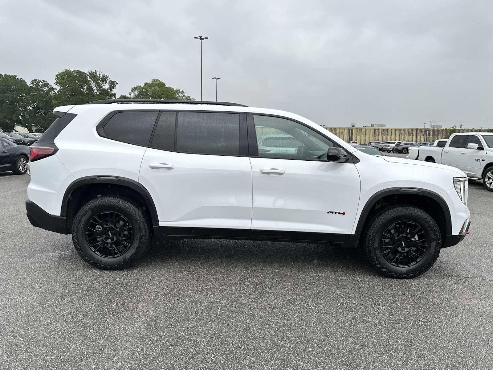 Used 2025 GMC Acadia AT4 w/ LPO, Floor Liner Package AWD/4WD image 9