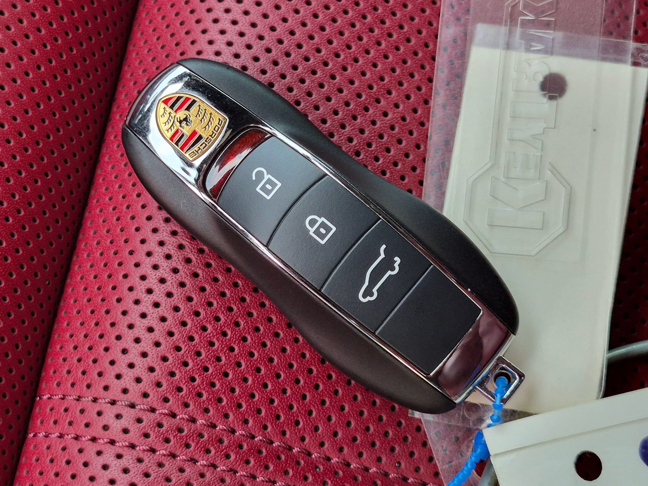 Certified 2025 Porsche Macan S AWD/4WD image 39