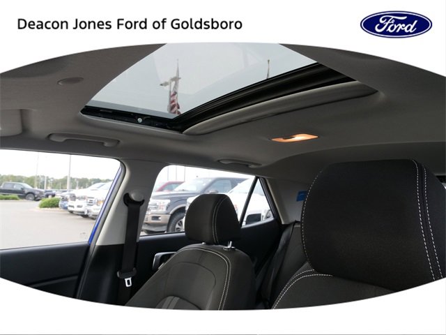 Used 2023 Hyundai Venue SEL image 28