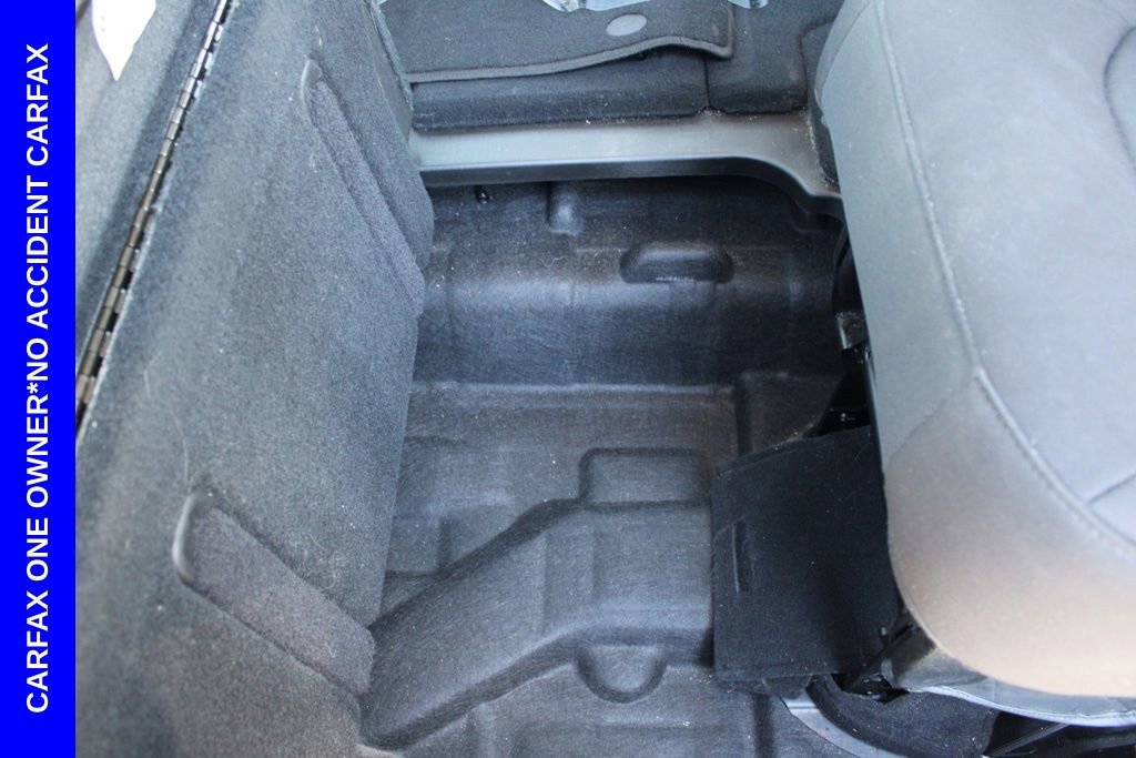 Used 2023 Chrysler Voyager LX image 28