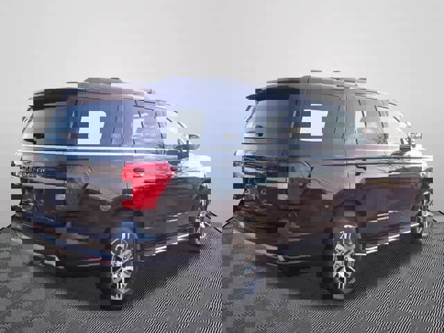 Certified 2023 Ford Expedition XLT image 3