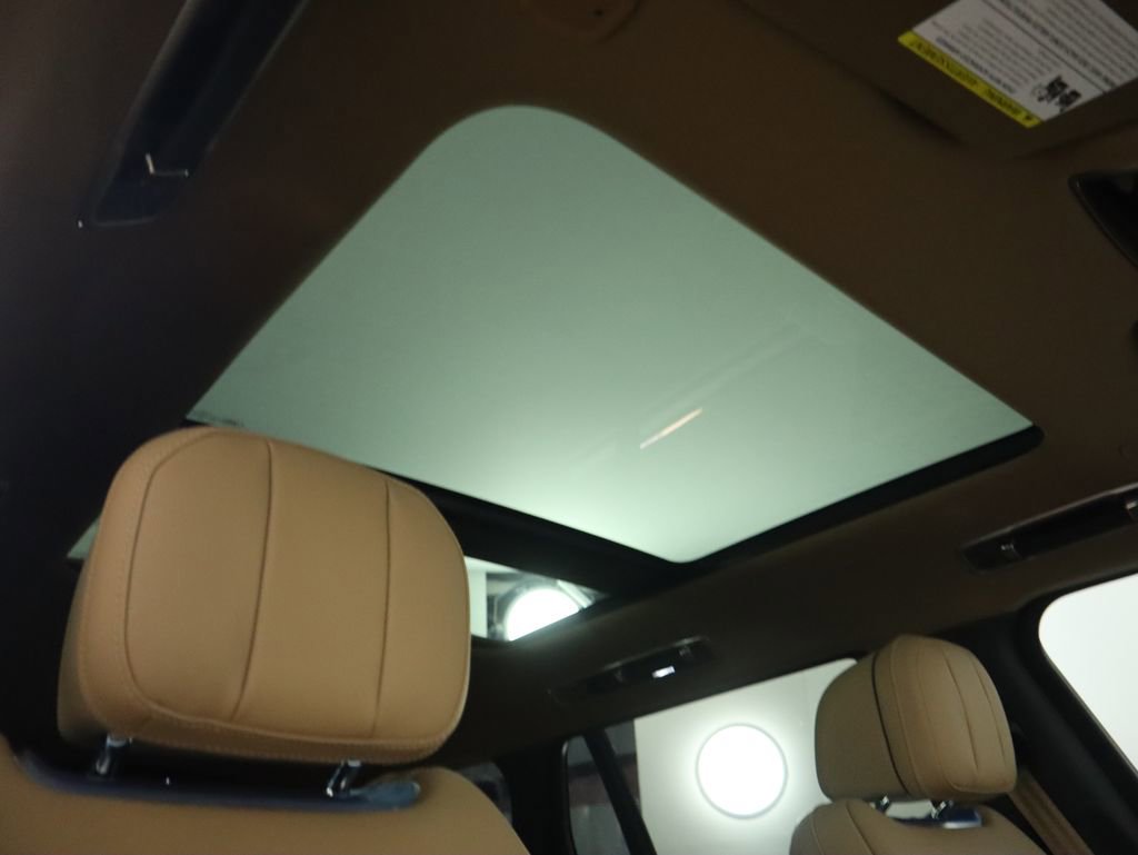 New 2025 Land Rover Range Rover Long Wheelbase SE image 19