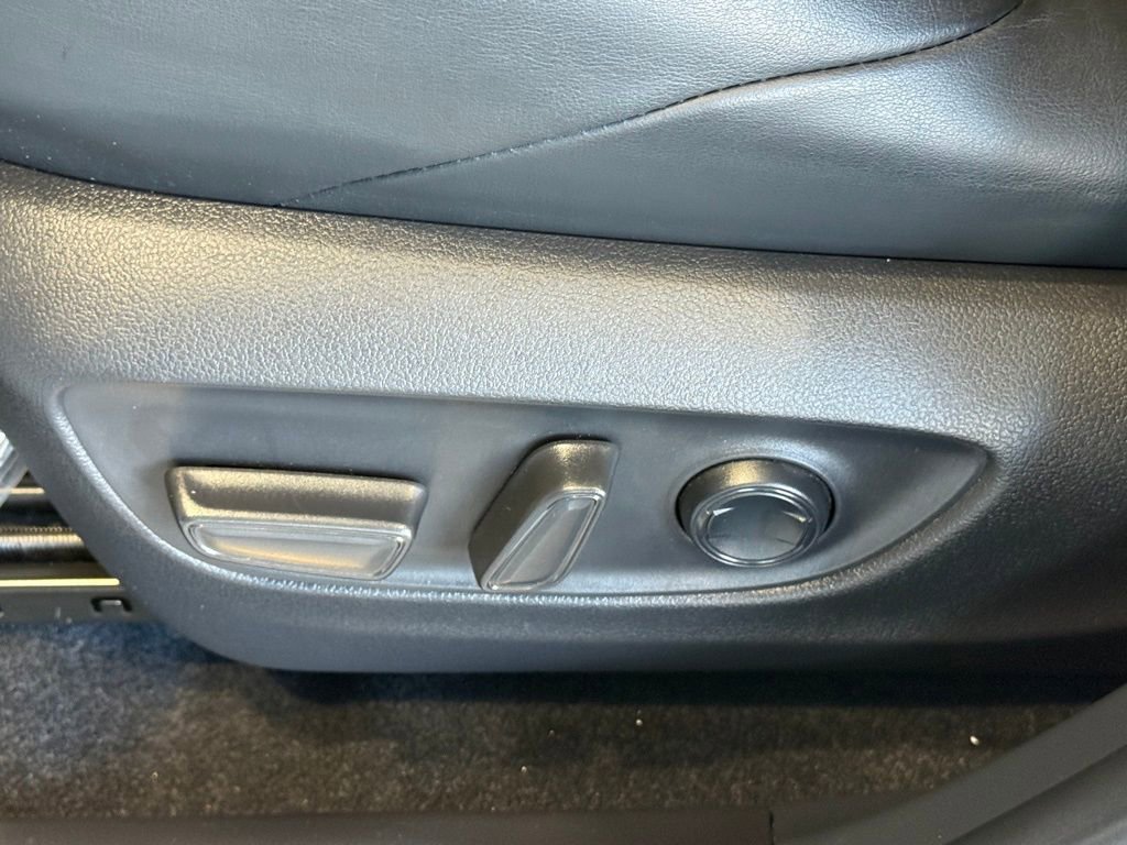 Certified 2023 Toyota Venza XLE image 23