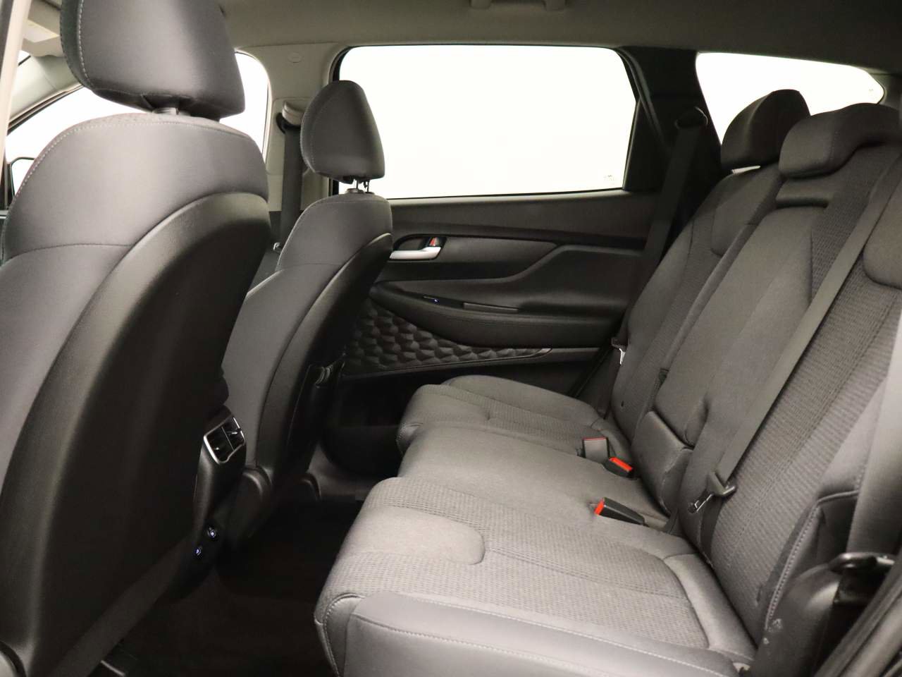 Used 2023 Hyundai Santa Fe SEL w/ Cargo Package image 17