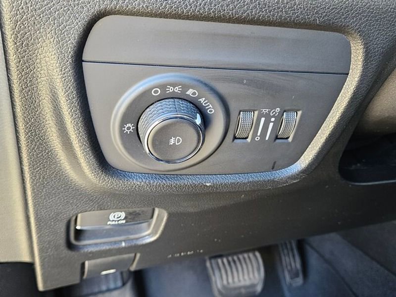 Used 2023 Jeep Grand Cherokee L Overland image 32