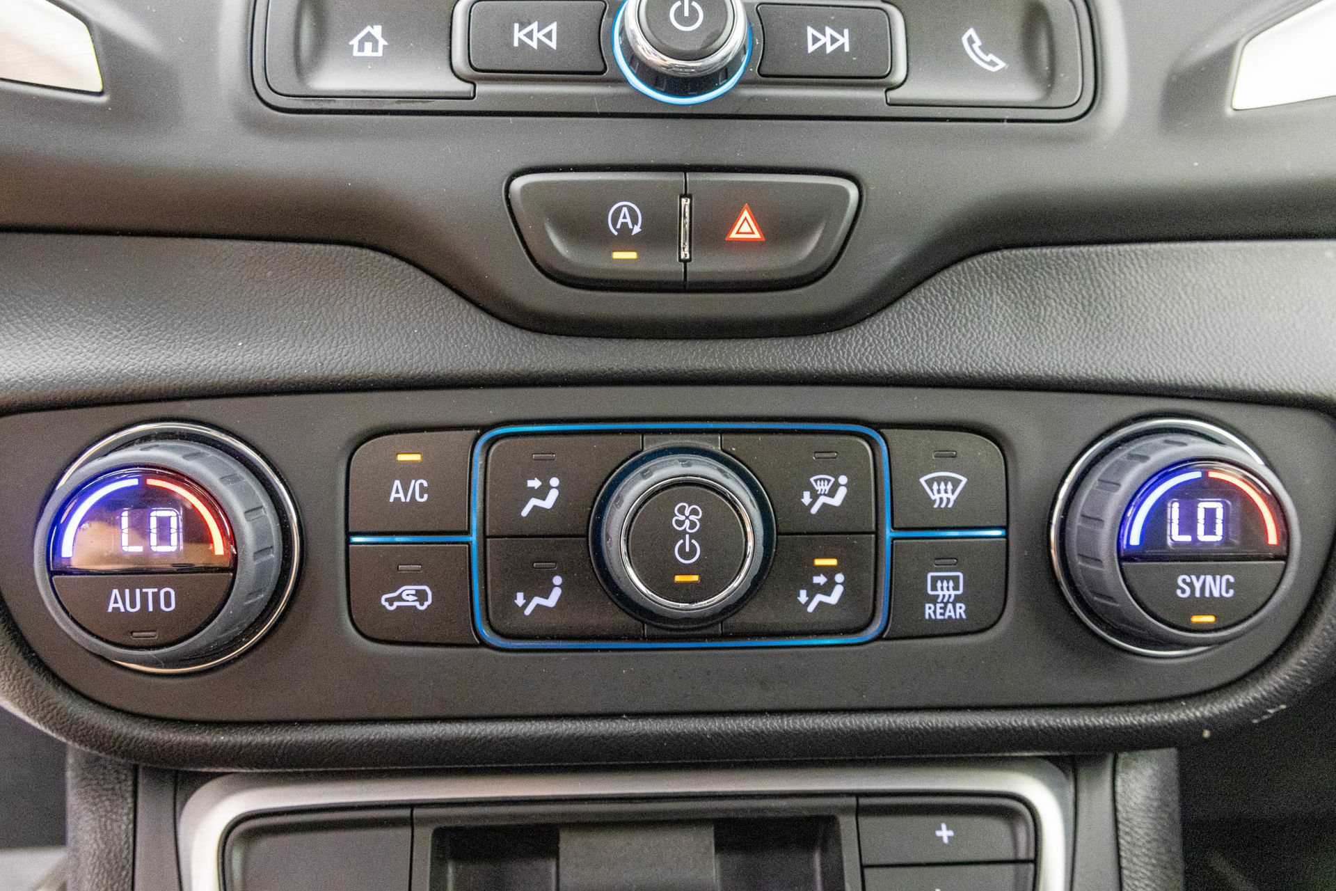 Used 2023 GMC Terrain SLE w/ Driver Convenience Package FWD image 29