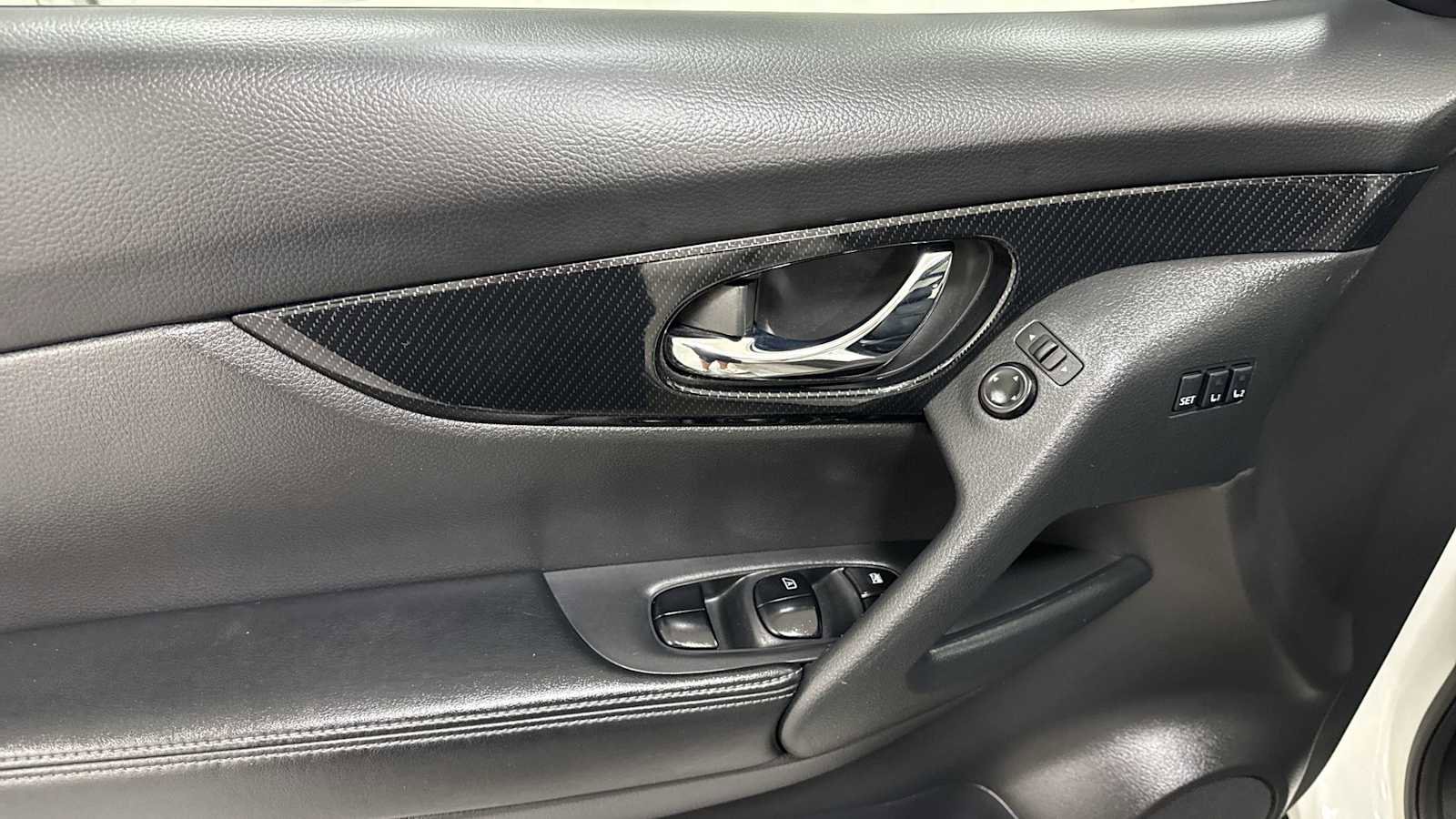 Used 2020 Nissan Rogue SL w/ Premium Package image 15