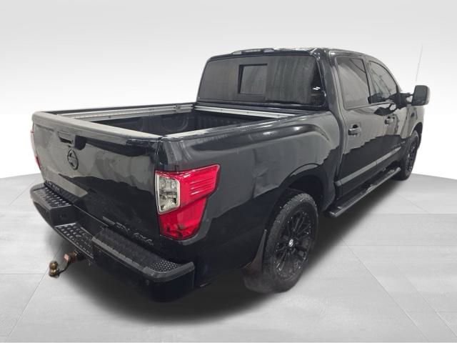 Used 2018 Nissan Titan XD image 5
