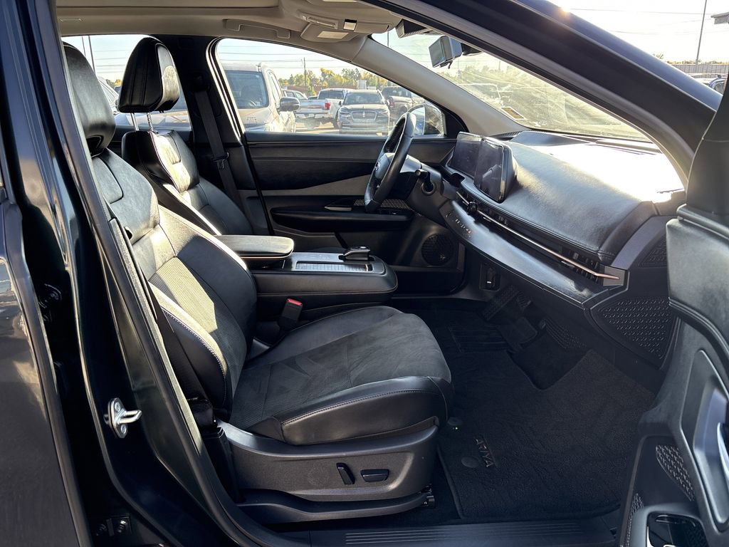 Used 2024 Nissan Ariya FWD image 32