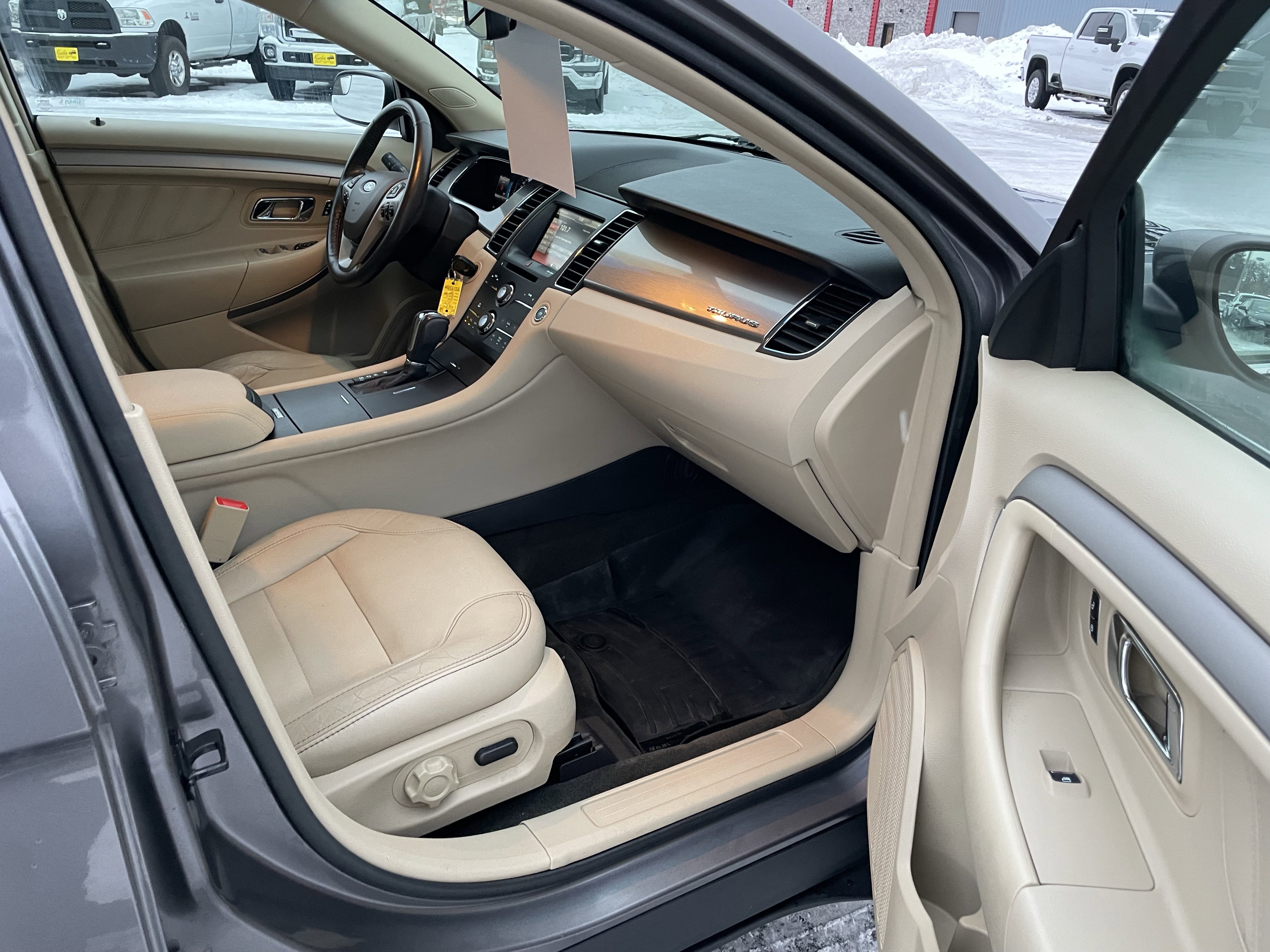 Used 2014 Ford Taurus SEL w/ Equipment Group 201A image 27