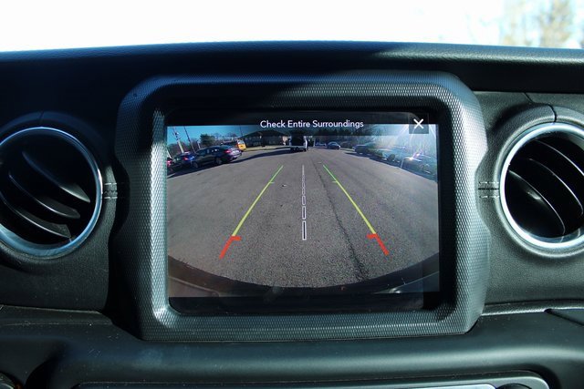 Used 2018 Jeep Wrangler Unlimited Sahara image 22