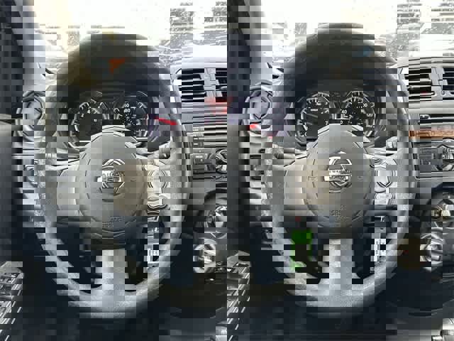 Used 2012 Nissan Versa SV image 7