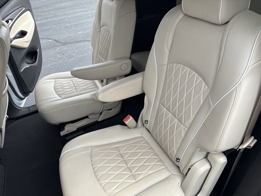 Used 2023 Buick Enclave Avenir w/ Avenir Technology Package AWD/4WD image 46