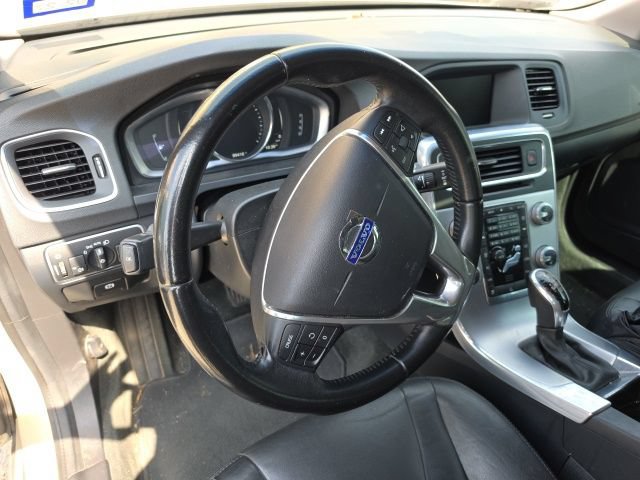 Used 2017 Volvo V60 T5 Premier w/ Convenience Package FWD image 6