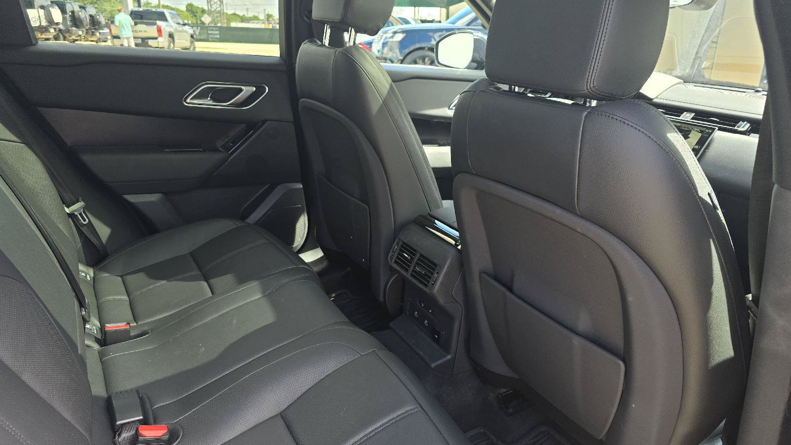 Certified 2026 Land Rover Range Rover Velar Dynamic SE AWD/4WD image 9