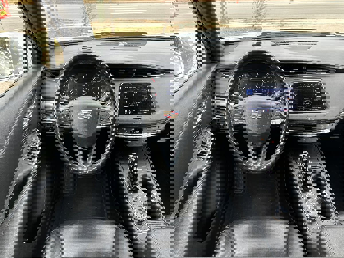 Used 2020 Cadillac XT4 Premium Luxury image 15