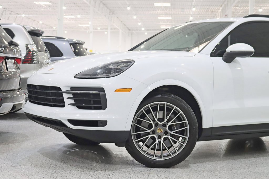 Used 2022 Porsche Cayenne Platinum Edition image 2