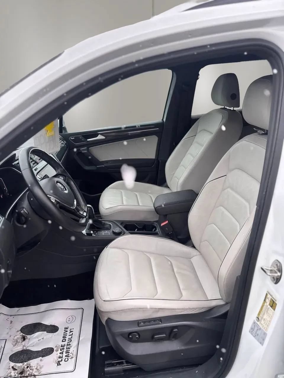 Used 2020 Volkswagen Tiguan SEL Premium R-Line w/ 3rd Row Seat Package AWD/4WD image 11