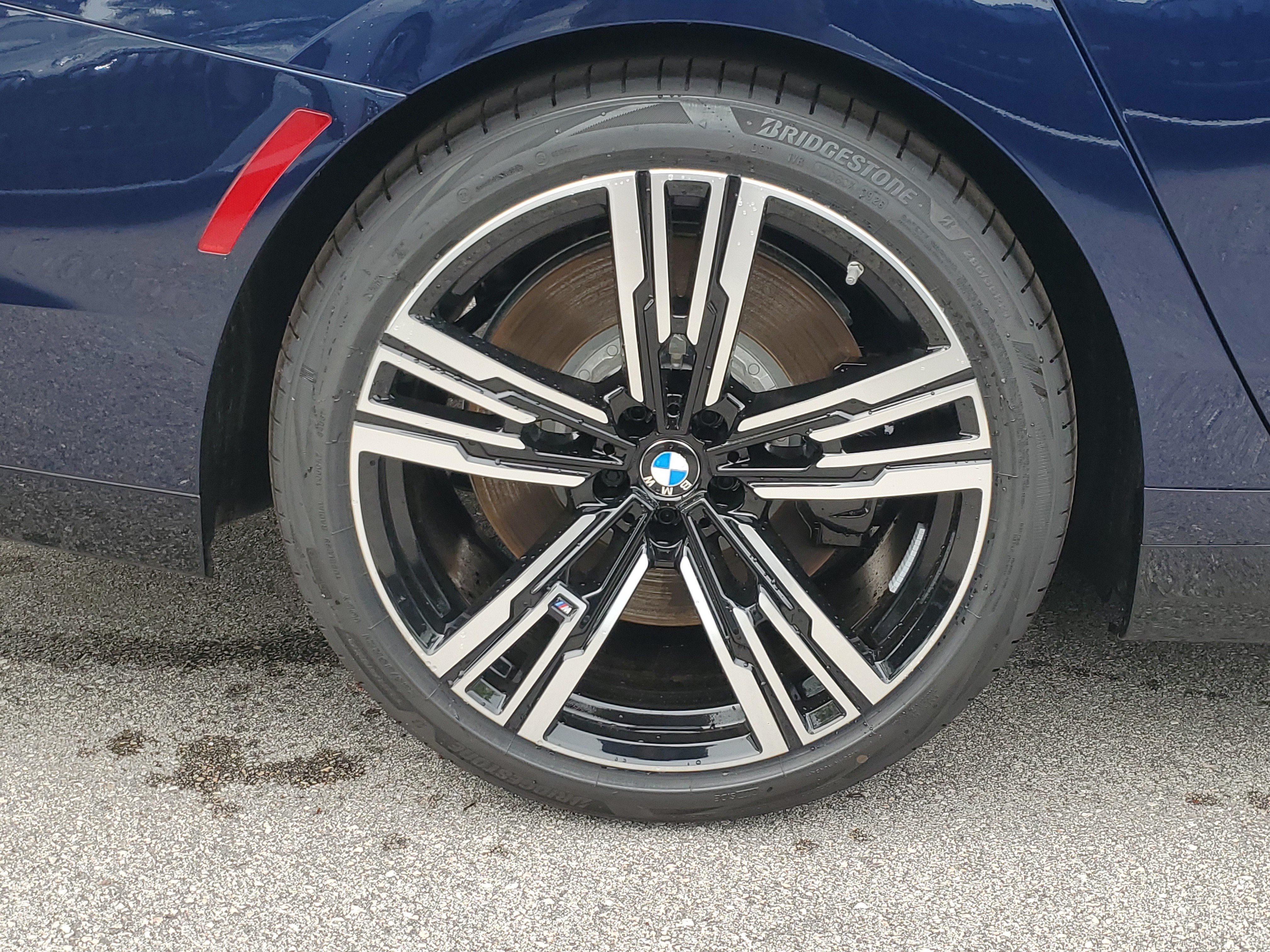 New 2026 BMW 760i xDrive w/ Luxury Rear Seating Package AWD/4WD image 5