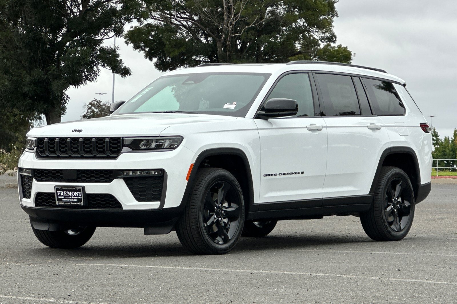 New 2026 Jeep Grand Cherokee L Limited w/ Limited Altitude Package AWD/4WD image 7