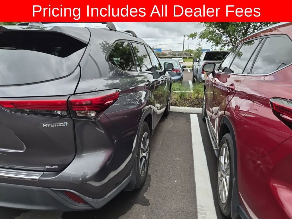 Used 2020 Toyota Highlander XLE AWD/4WD image 4