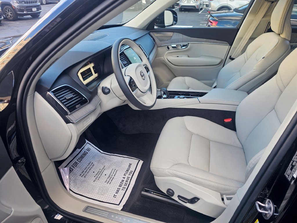 Certified 2025 Volvo XC90 T8 Plus w/ Protection Package Premier AWD/4WD image 17