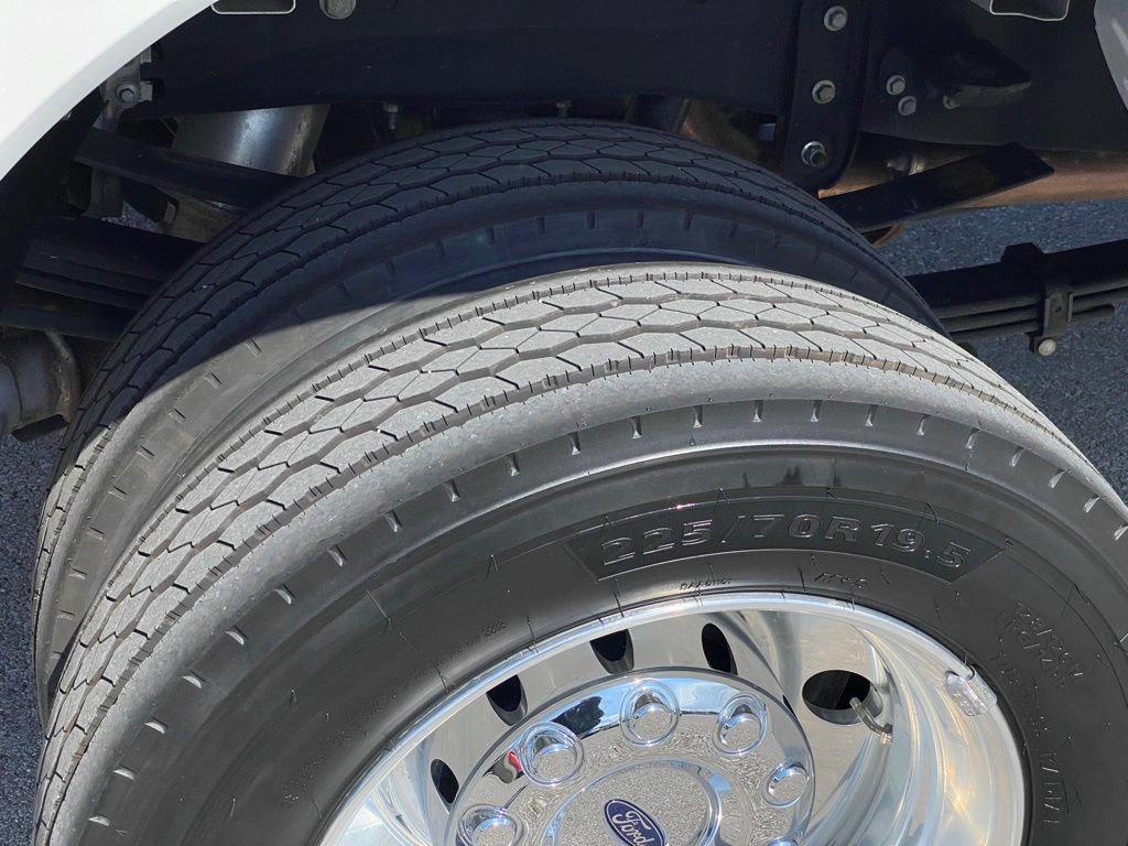 Used 2022 Ford F450 Platinum w/ FX4 Off-Road Package AWD/4WD image 32