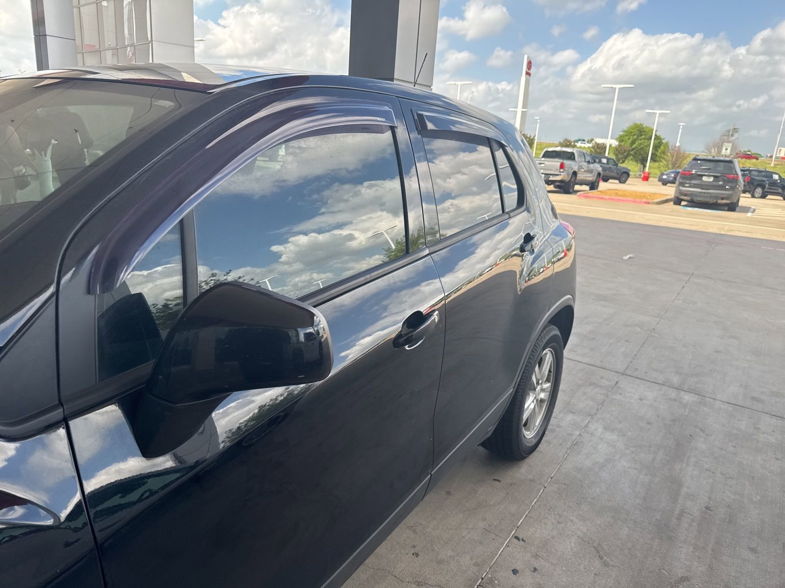 Used 2020 Chevrolet Trax LS w/ Tint and Cruise Package FWD image 4
