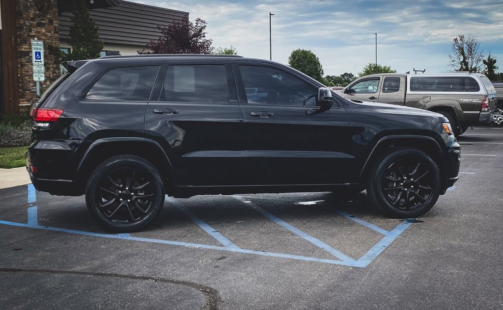 Used 2021 Jeep Grand Cherokee Laredo X AWD/4WD image 13