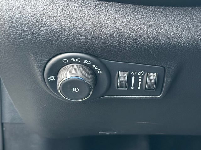 Used 2025 Jeep Compass Latitude AWD/4WD image 25