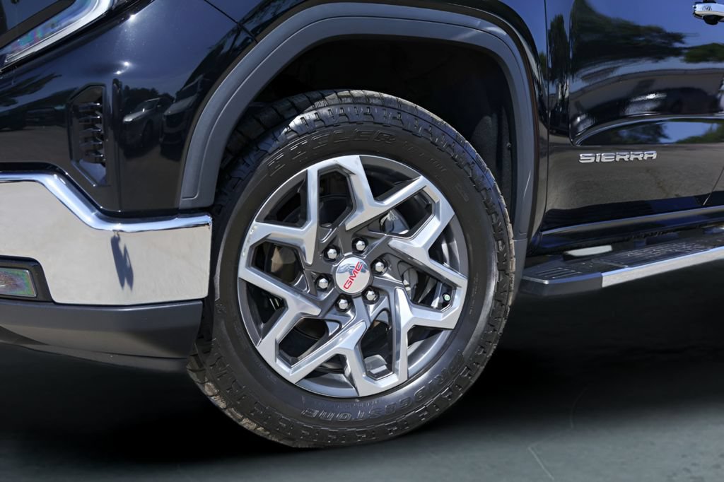Used 2024 GMC Sierra 1500 SLT AWD/4WD image 4