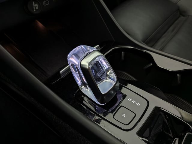 Used 2025 Volvo XC40 B5 Plus image 20