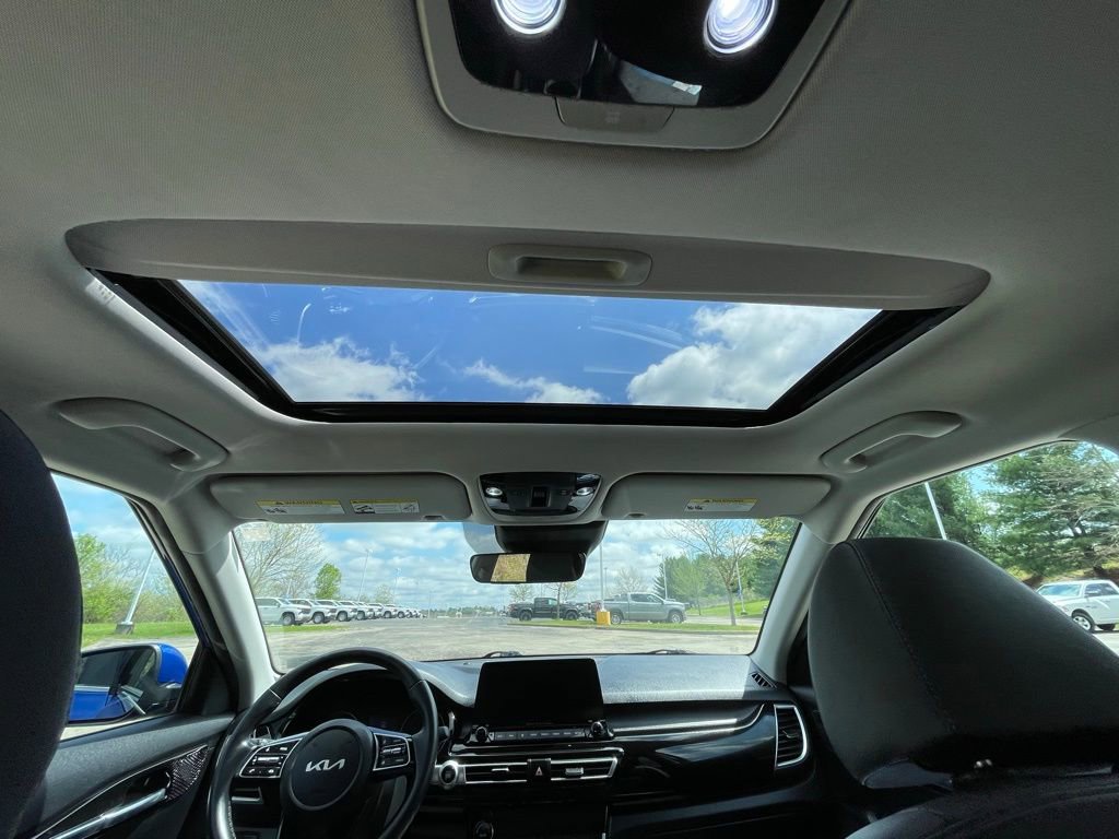 Certified 2022 Kia Seltos EX image 21