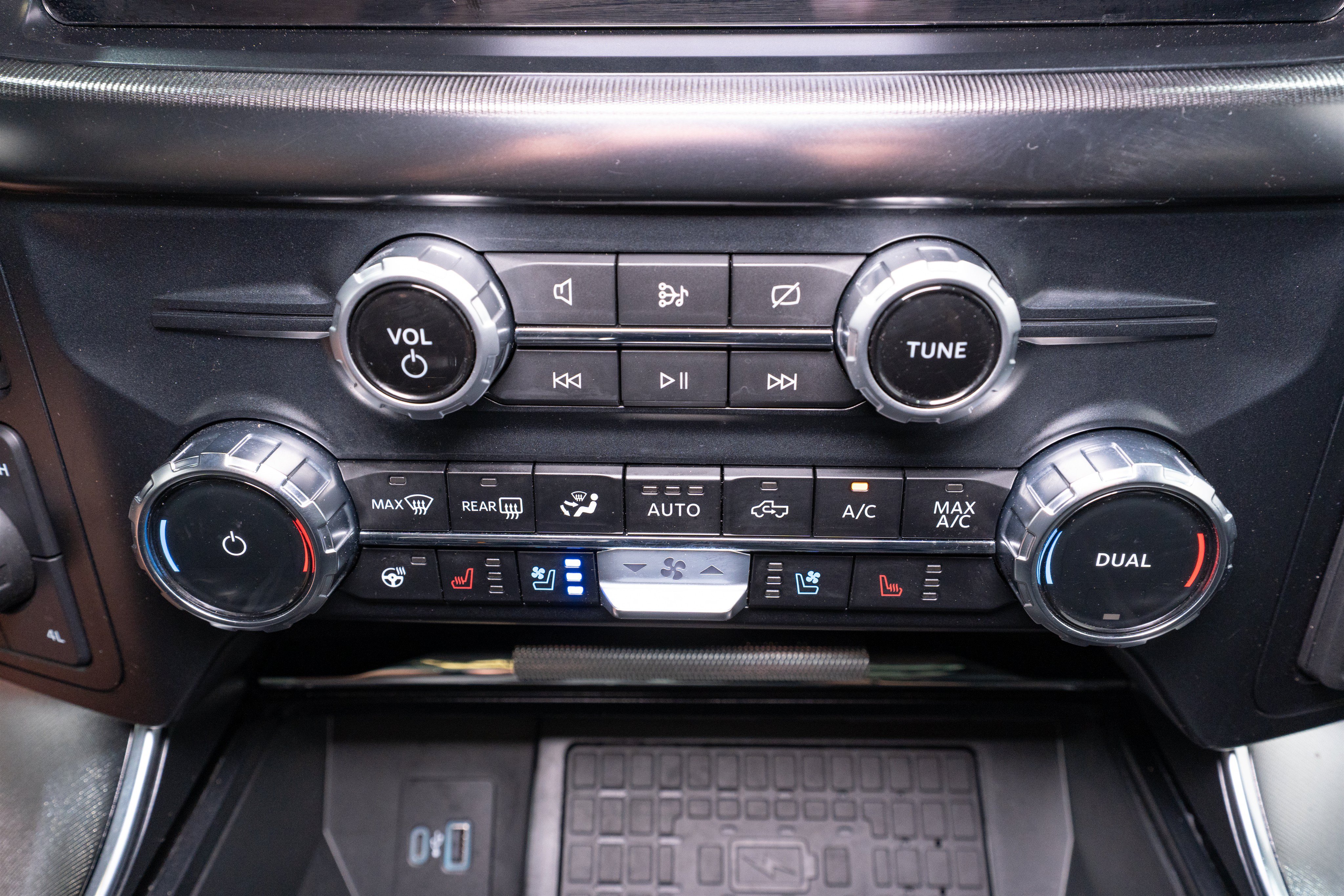 Used 2023 Ford F150 Platinum w/ FX4 Off-Road Package AWD/4WD image 28