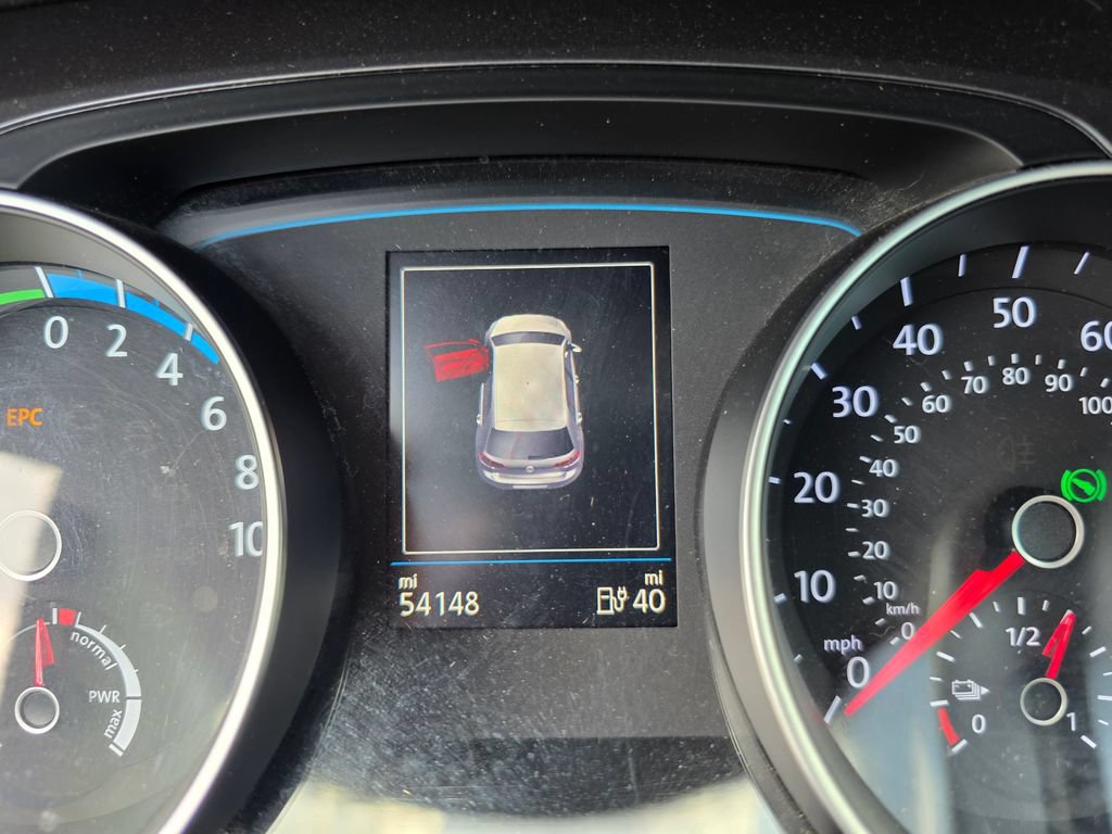 Used 2016 Volkswagen e-Golf SE w/ DC Fast Charging Package FWD image 20